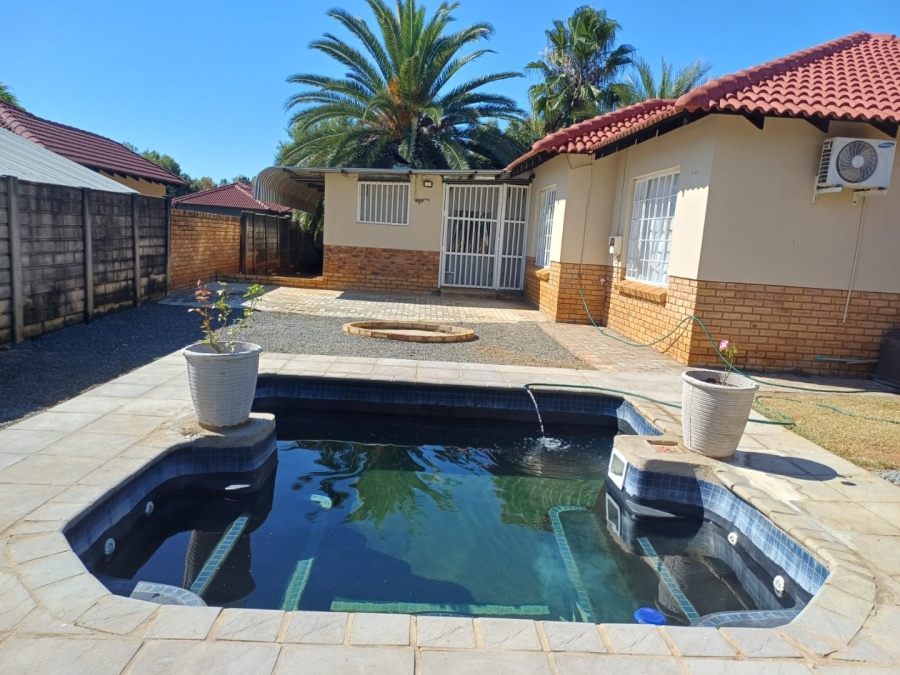  Bedroom Property for Sale in Mooinooi North West